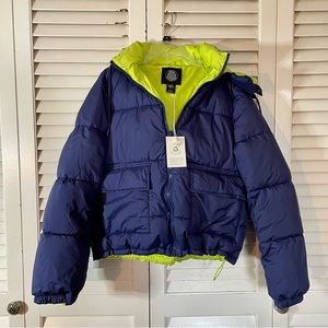 UO Hooded Puffer Jacket in Navy Blue/Lime Green